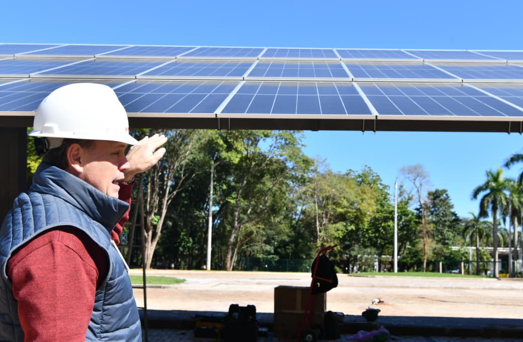 ITAIPU instala techo solar para recarga de vehículos eléctricos en Tekotopa