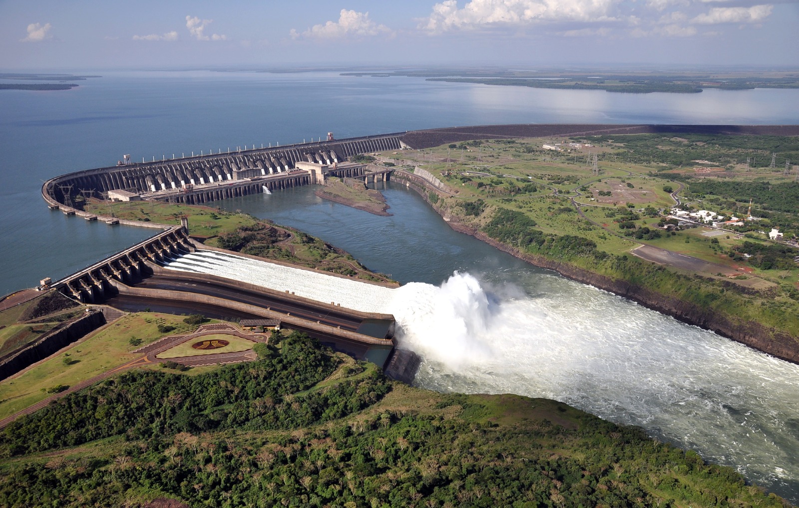 La Entidad Binacional ITAIPU cumple 52 años de creación y contribución al desarrollo de Paraguay y Brasil