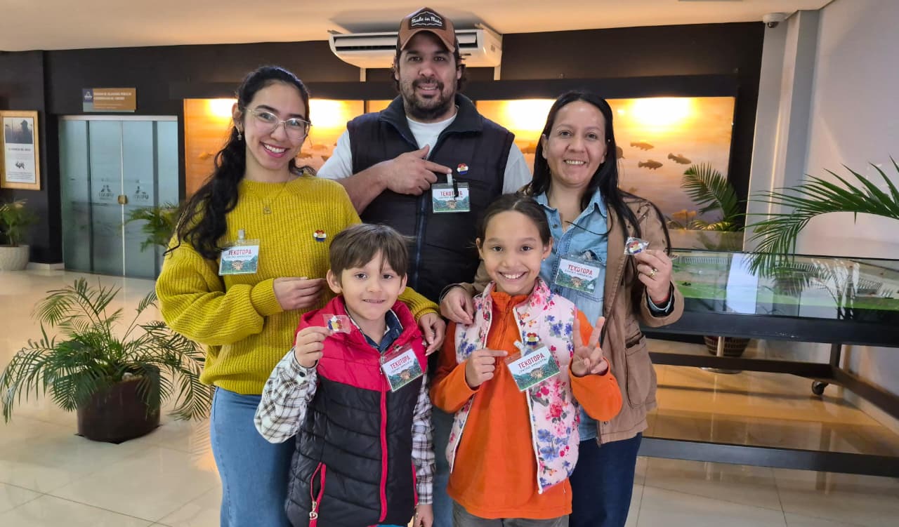 Complejo Turístico ITAIPU entregó escarapelas y obsequios a las madres en sus atractivos