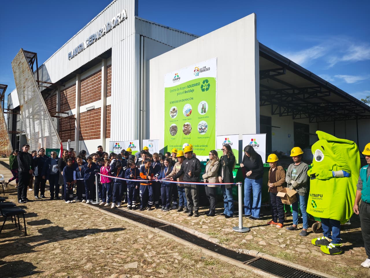 ITAIPU habilita Centro de Acopio Solidario para el Reciclaje en el Barrio San Francisco de Asunción