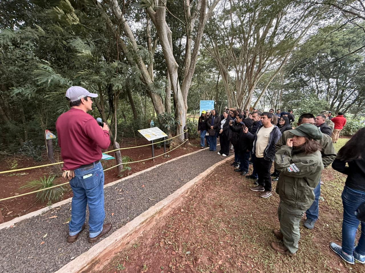 Celebran el Día Mundial de las Abejas en el Refugio Biológico de Mbaracayú de ITAIPU