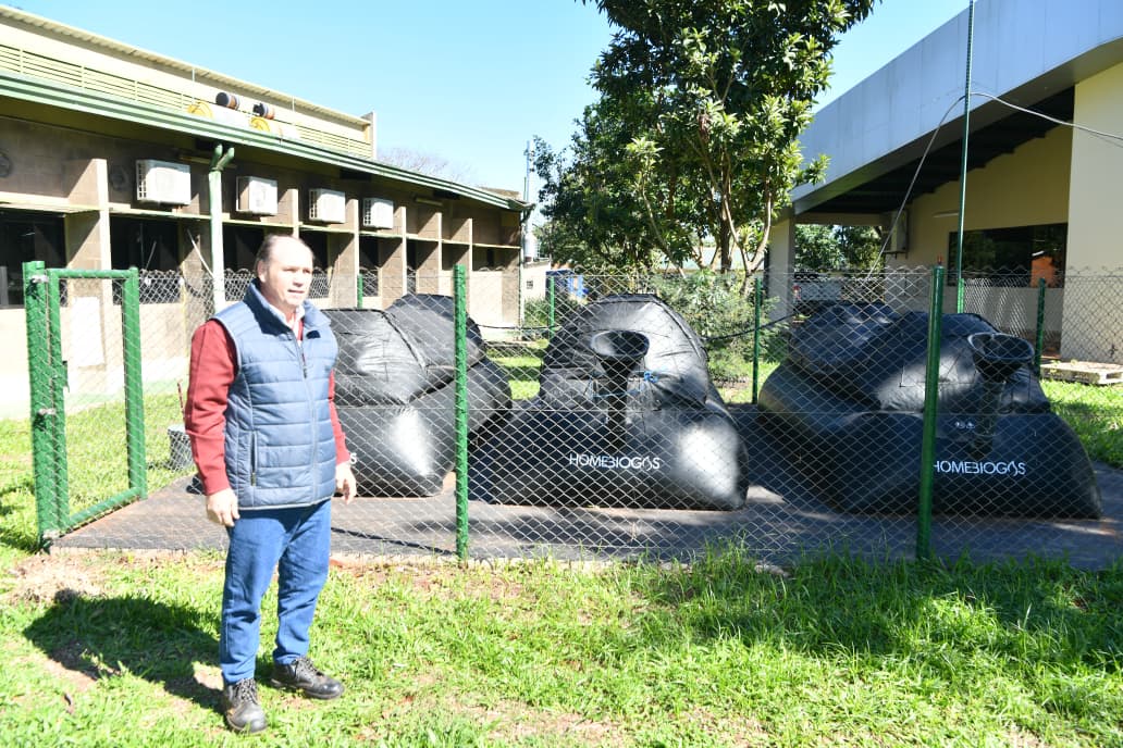 Optimizan operación de biodigestores en Tekotopa Centro Ambiental de ITAIPU con entrega de equipos