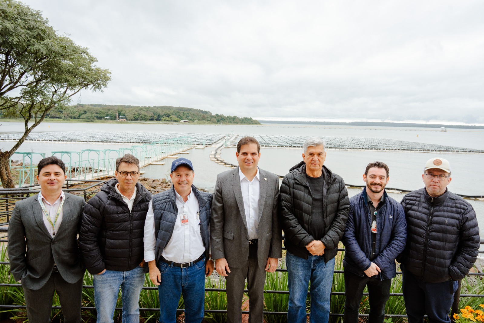 Presidente de compañía de saneamiento de Brasil visita Planta Solar Flotante de ITAIPU