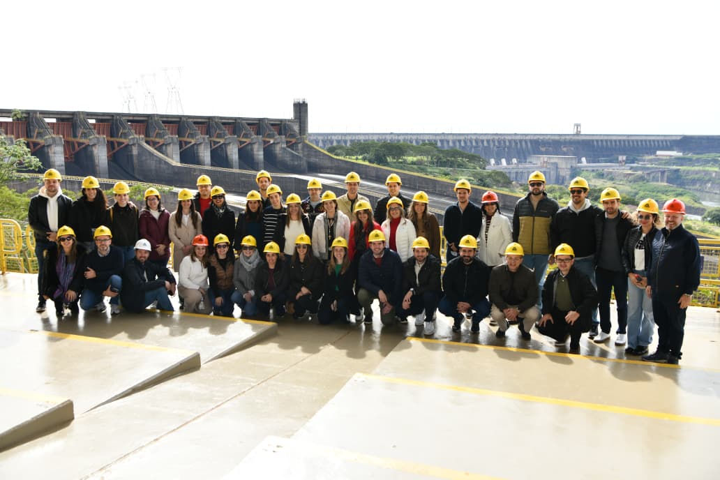 Delegación de DENDE conoció ITAIPU en el marco del programa de formación dirigencial