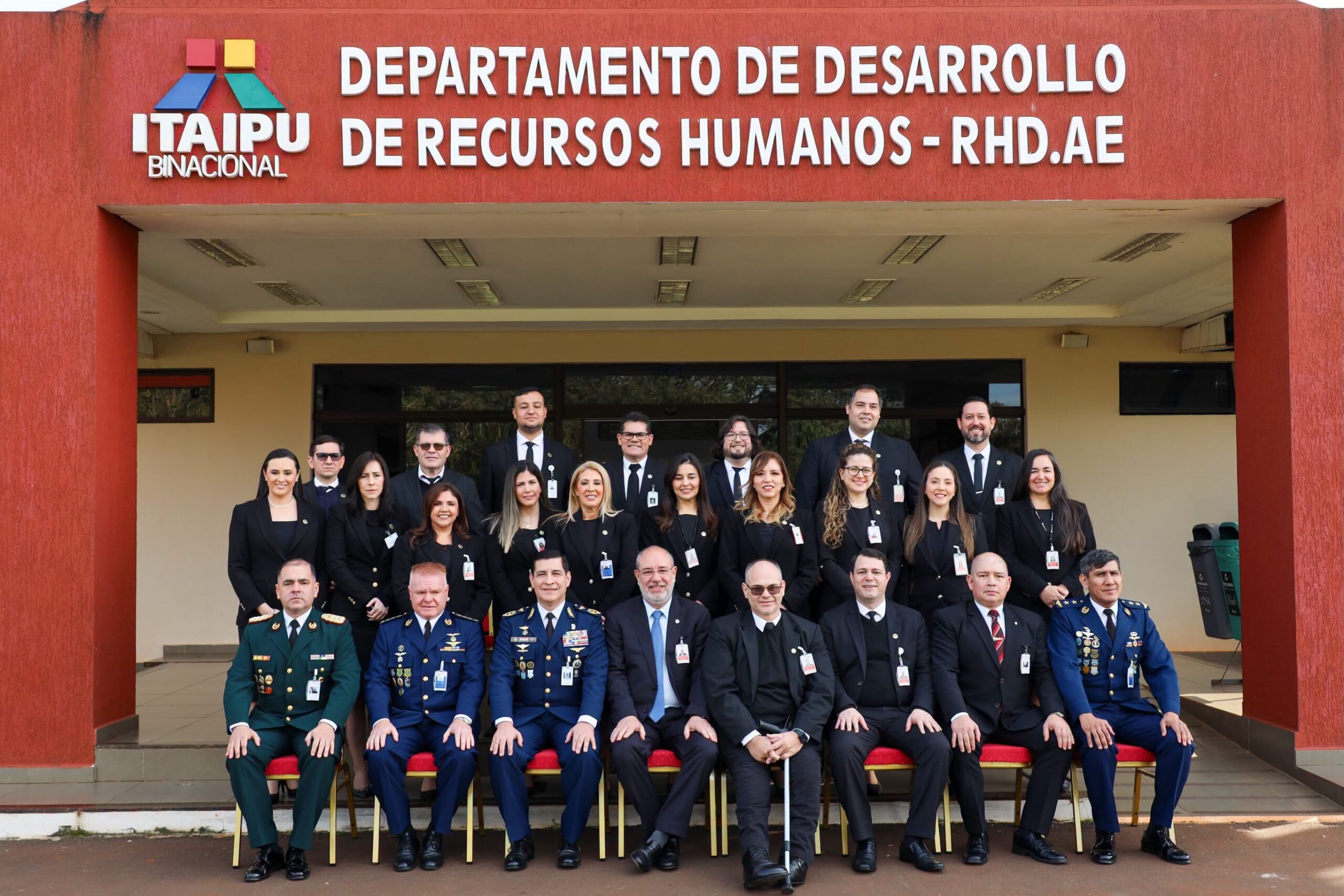 Entregan títulos a egresados de la primera promoción del programa de doctorado de la IAEE