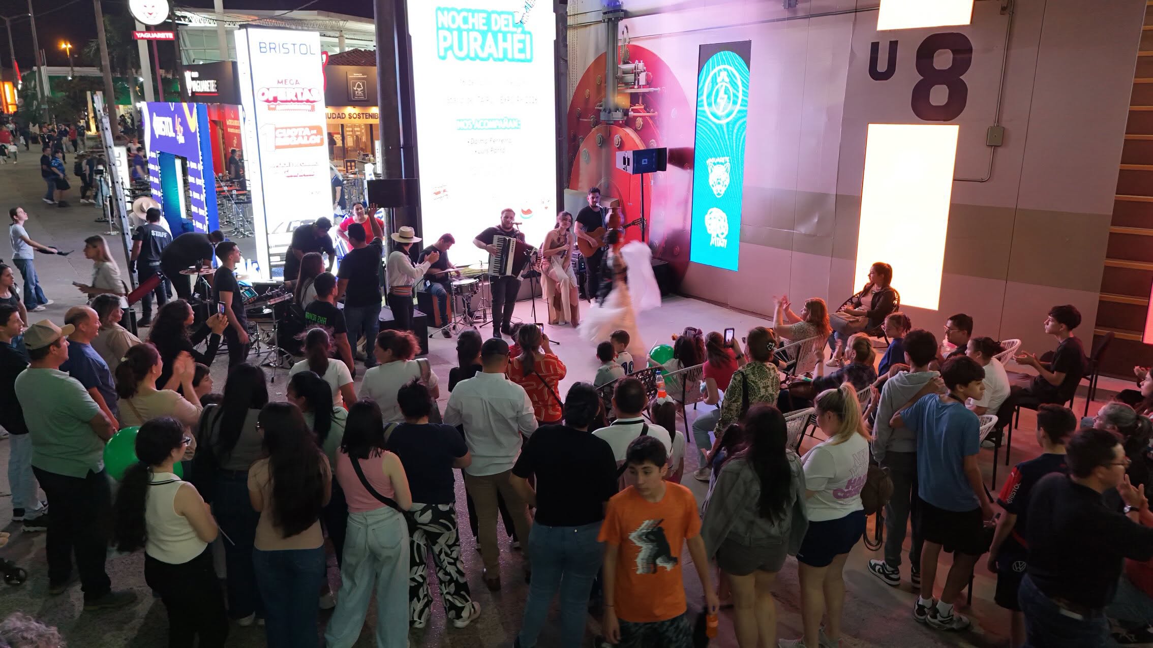 Lo mejor de nuestras tradiciones hizo vibrar al público de la Expo PY en la Noche del Purahei de ITAIPU