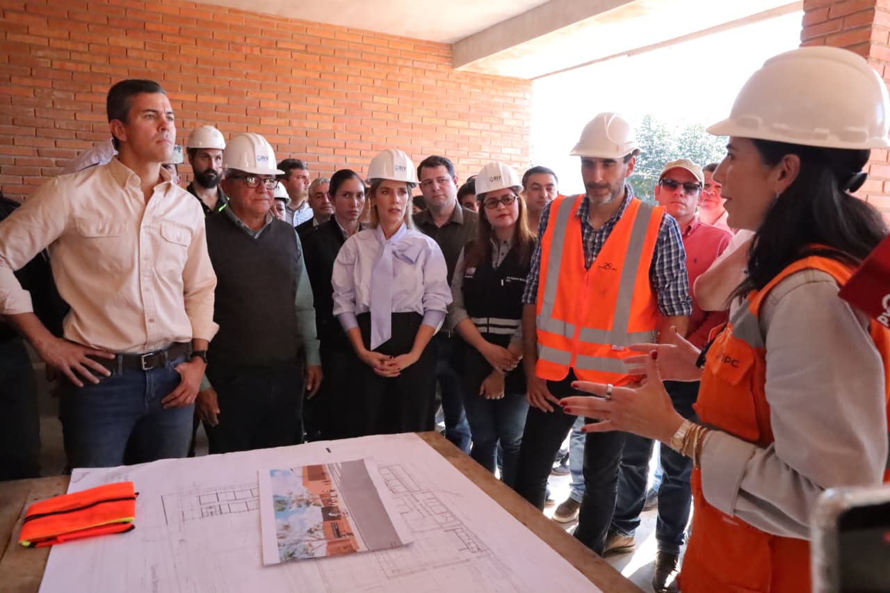 Presidente Peña verifica avances en el Centro Educativo de Paso Yobái, financiado por ITAIPU