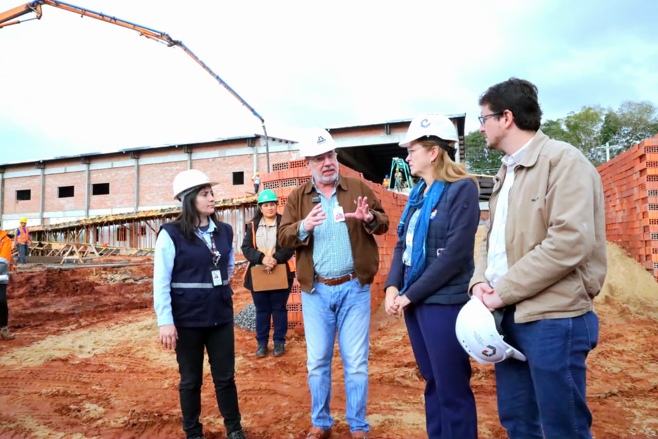 Director general de ITAIPU verifica avance de obras en el INCAN y el Hospital de Trauma