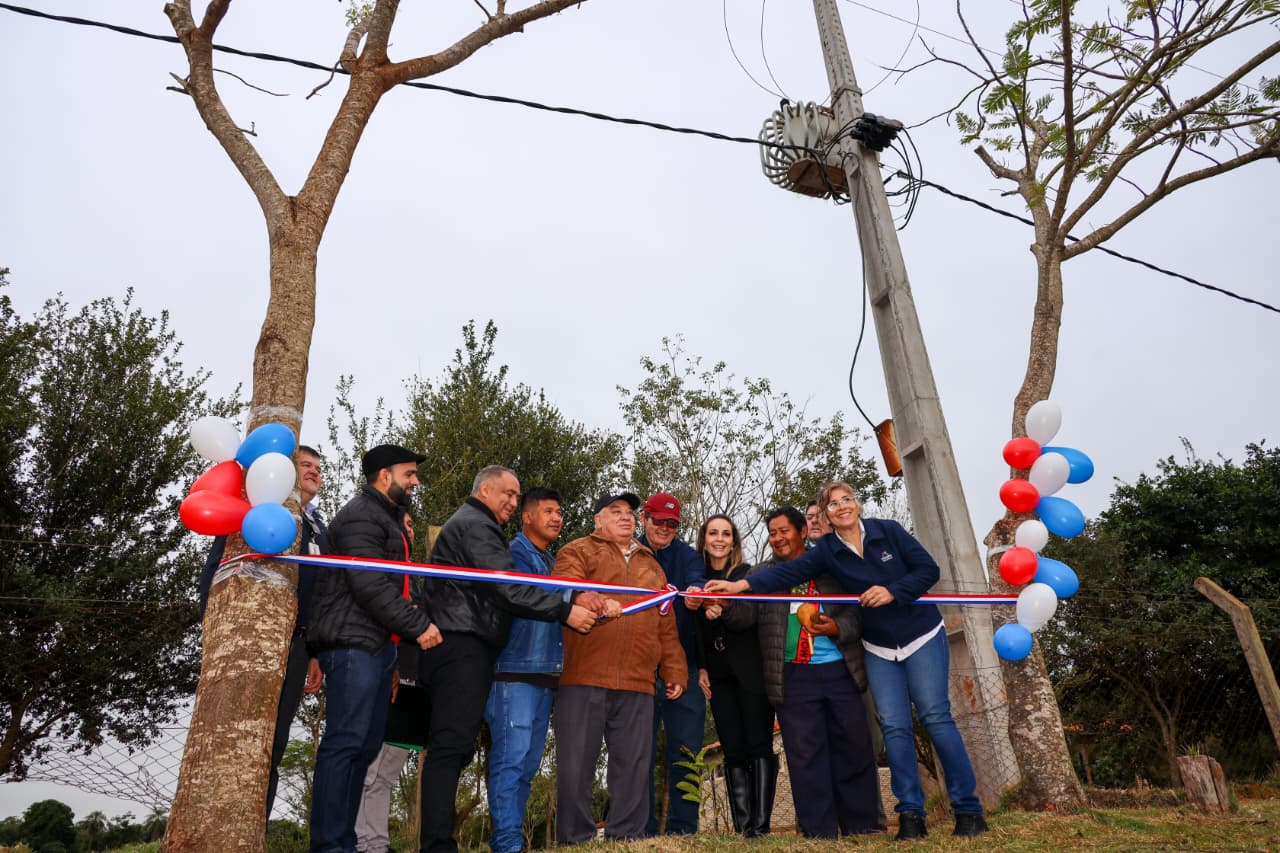 Amplían tendido eléctrico en la comunidad indígena Acaraymi, con apoyo de ITAIPU