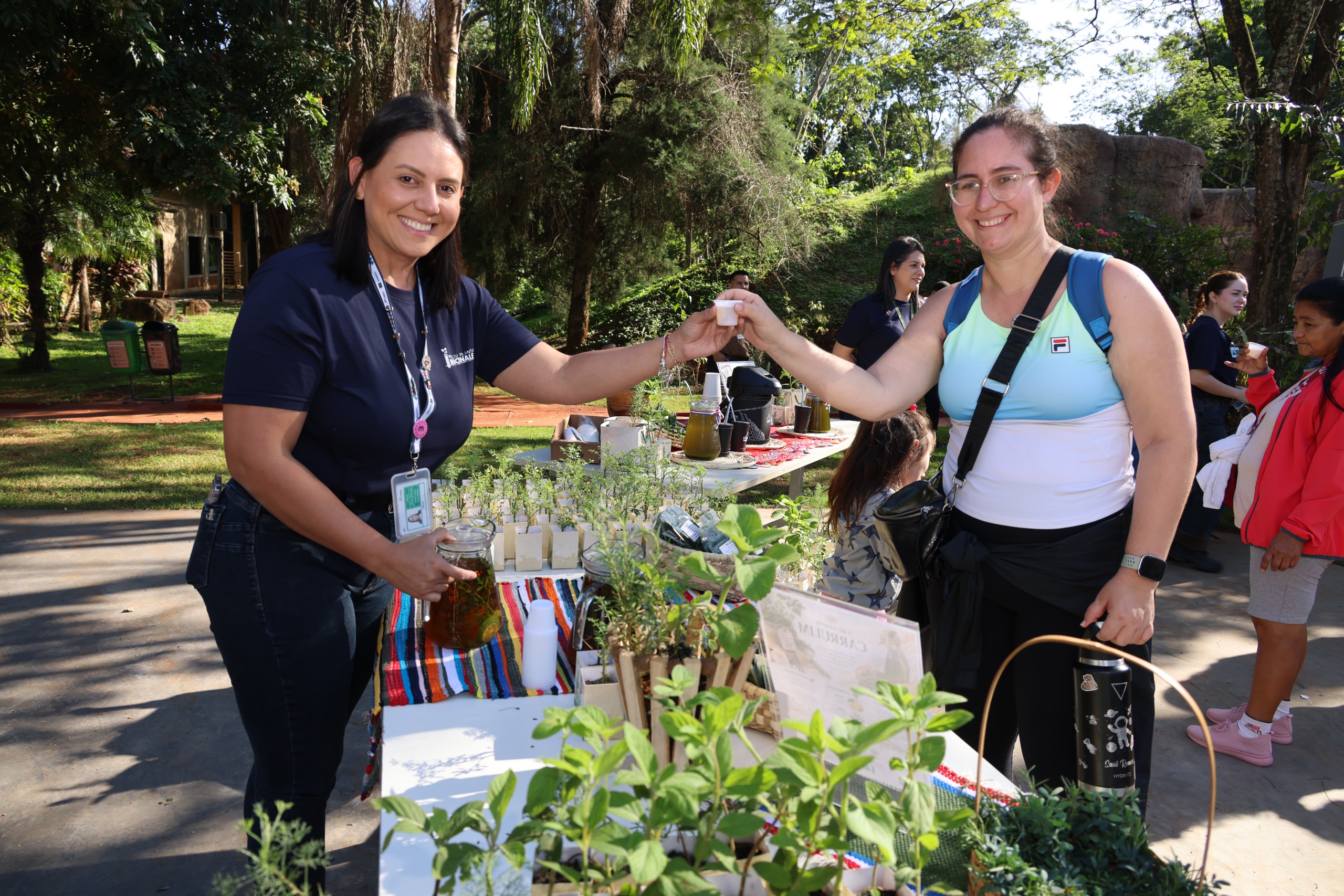 ITAIPU conmemoró el Día del Pohã Ñana con el público que visitó Tekotopa Centro Ambiental