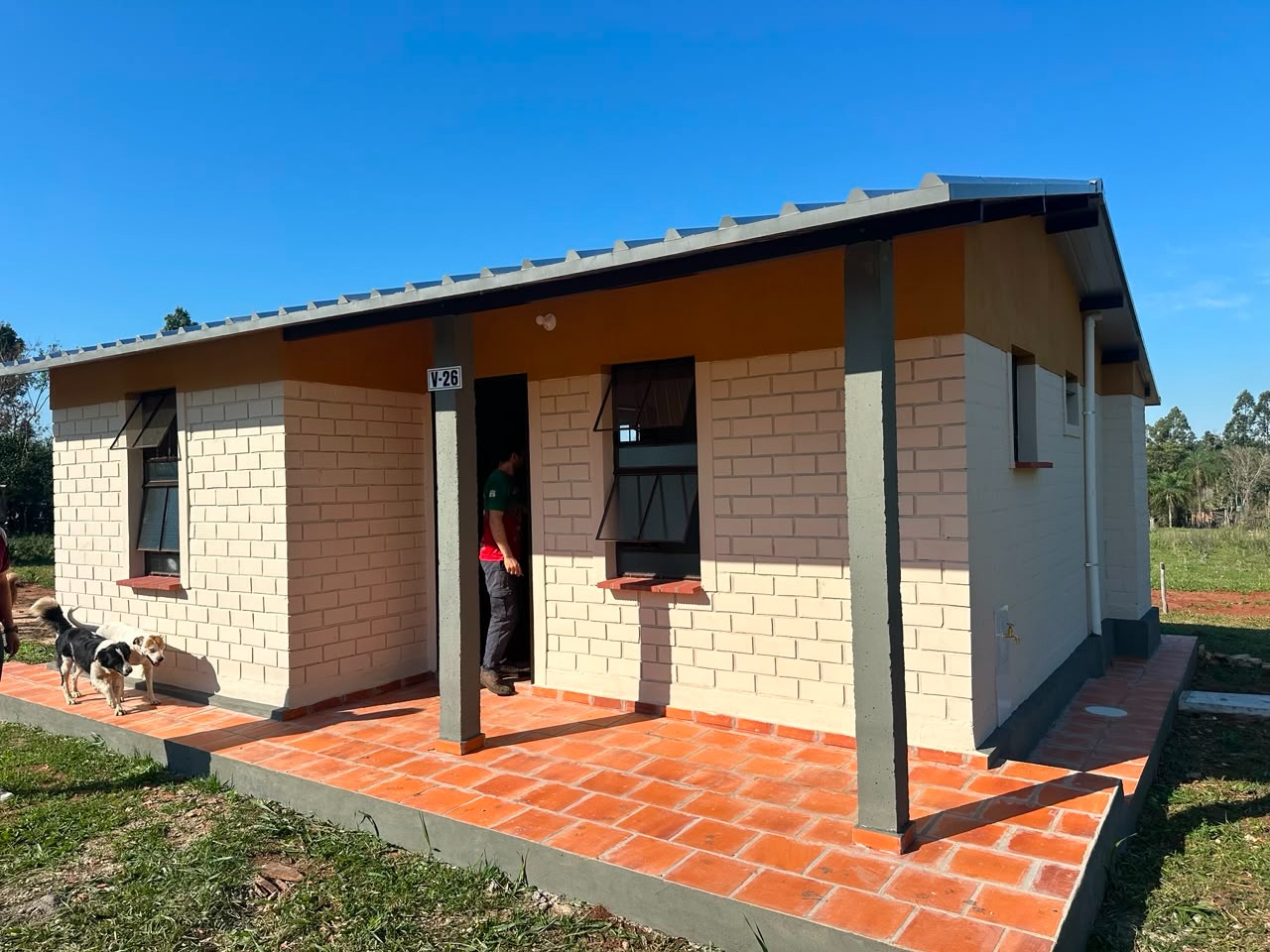Viviendas sociales construidas con fondos de ITAIPU benefician a comunidades de Arroyito y San Ignacio