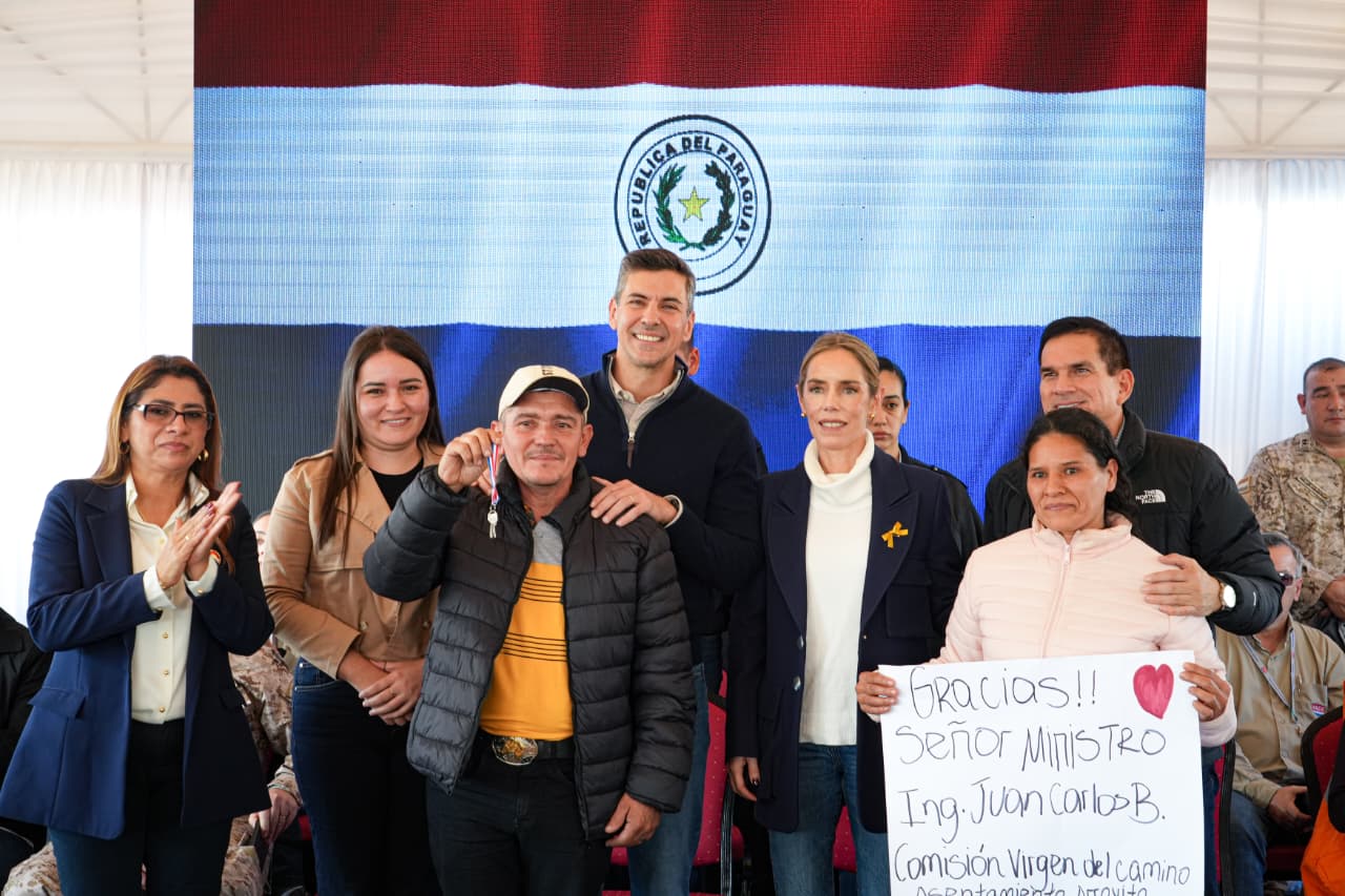 Presidente Peña inauguró viviendas financiadas por ITAIPU en Concepción y verificó avances de proyectos habitacionales