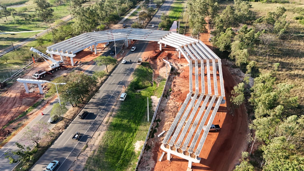Concluyó el montaje de las vigas principales del viaducto Las Residentas, financiado por ITAIPU
