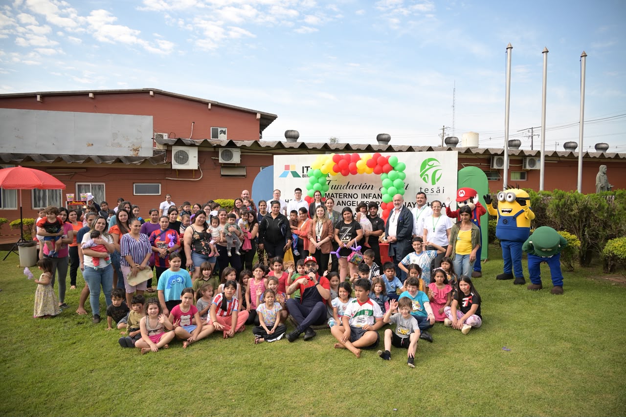 ITAIPU y Tesãi llevaron alegría a niños internados en el Hospital Los Ángeles de CDE