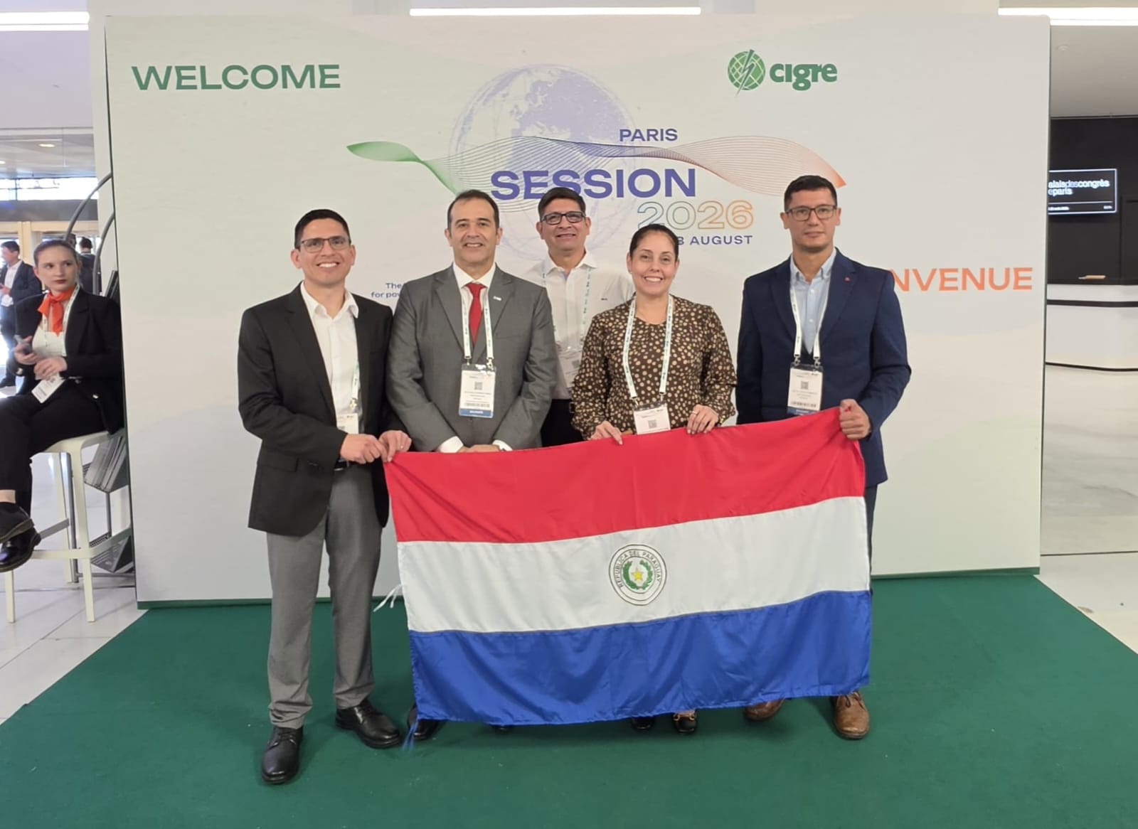 Profesionales de ITAIPU y del Parque Tecnológico presentan trabajos técnicos en la Bienal de París
