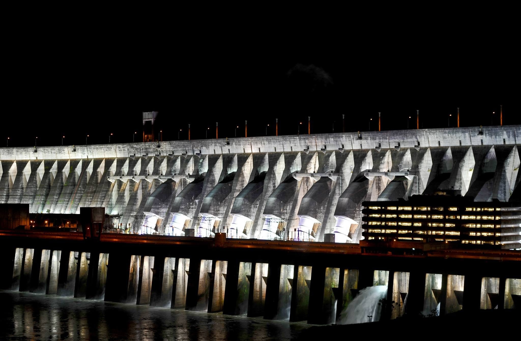 Iluminación Monumental de ITAIPU ya no estará habilitada al público por modernización