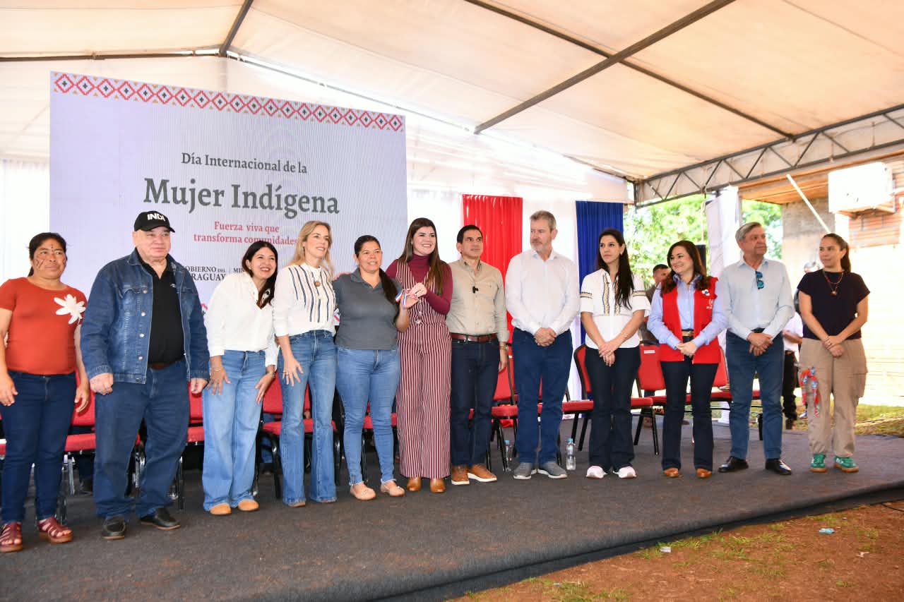 Conmemoran el día de la mujer indígena en la comunidad Puerto Barra, con respaldo de ITAIPU