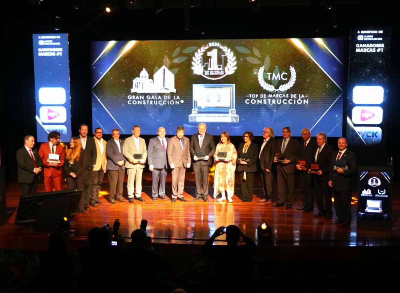 Gremio de ingenieros entrega distinción a profesional de ITAIPU en Gala de la Construcción 2026
