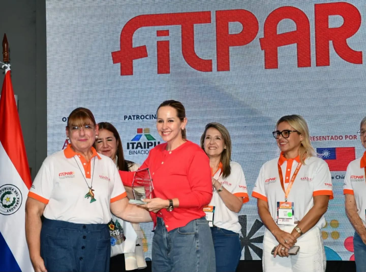 ITAIPU fue distinguida con el premio al mejor stand de la FITPAR 2026