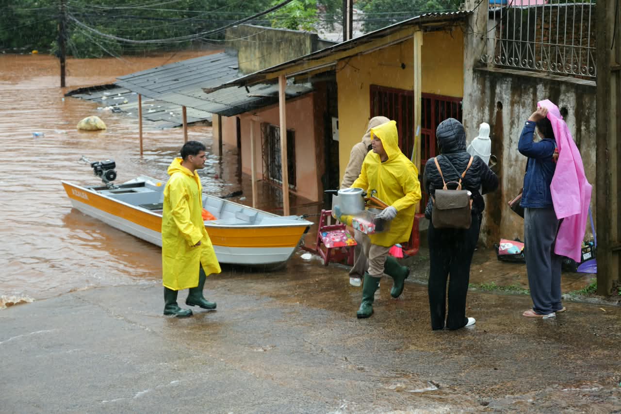 ITAIPU informa que nivel del río Paraná podría alcanzar los 121 metros este miércoles