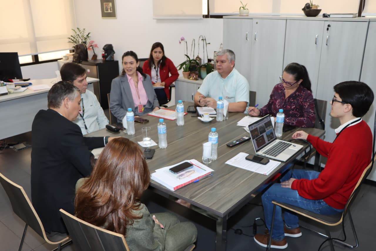 ITAIPU y el INE inician trabajos de coordinación técnica para la próxima convocatoria de las Becas Gobierno del Paraguay