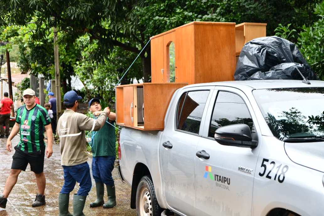 ITAIPU inicia asistencia en San Agustín y ya trasladó a más de 180 familias de San Rafael