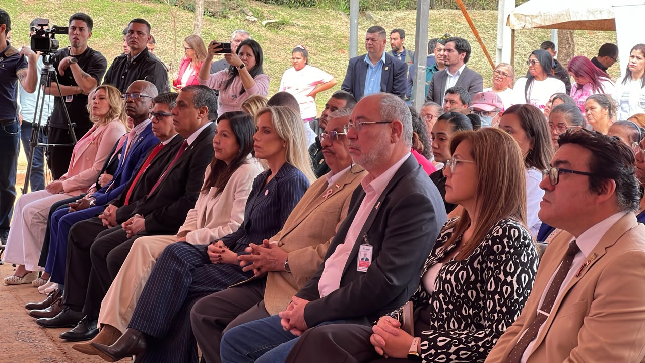ITAIPU reafirma su apoyo a la prevención del cáncer de mama en acto realizado en el INCAN